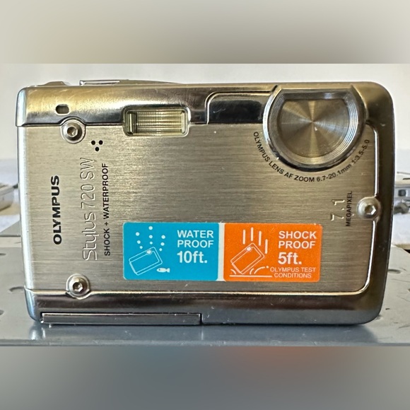 Olympus Stylus 720 SW 7.1MB Waterproof Shockproof Point Shoot Digital Camera - Picture 3 of 12